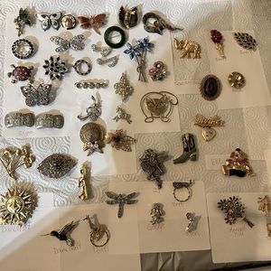 Large lot of signed & unsigned vintage brooches